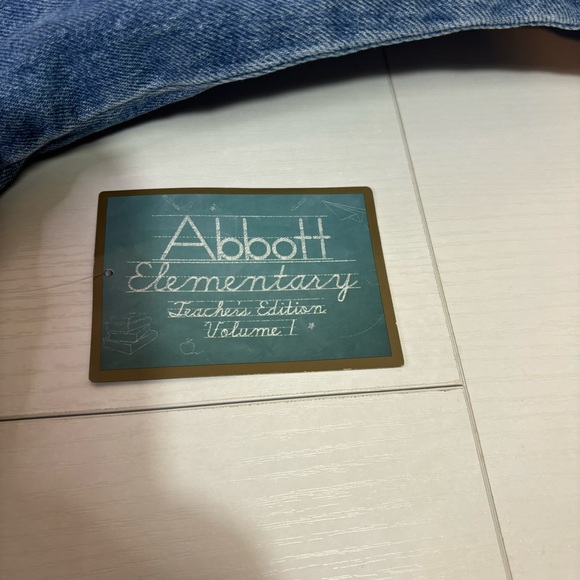 NWT Abbott Elementary Jean Denim Jacket Size 1X - Picture 4 of 10